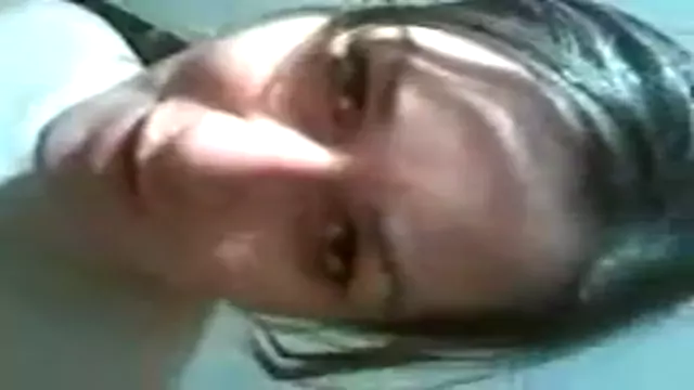 Кавказец заставил жену показать сиськи на видео камеру