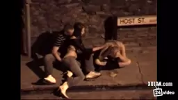 zapustil ruku v trusy bryunetki