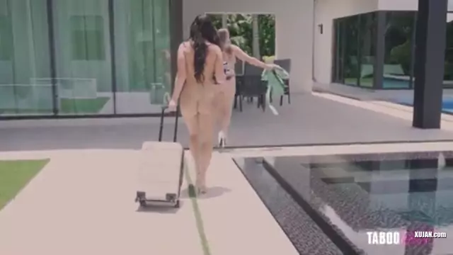 Alexa Payne and Melanie Hicks in StepFamily Threesome
