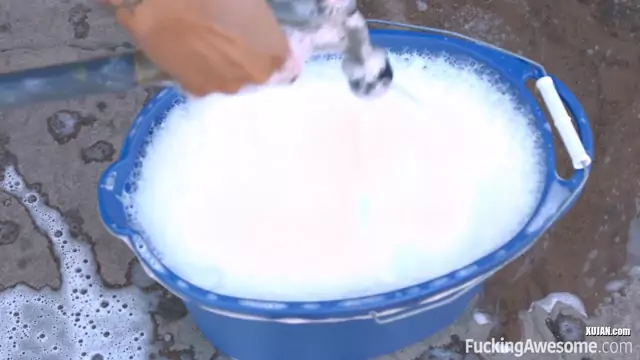 Highend MOMMY Romi Rain Blasted while Washing Car