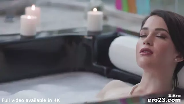 Evelyn Claire Rammed in the bathtub