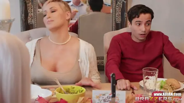 STEPMOM Ryan Keelys Thanksgiving Blowjob Blowout