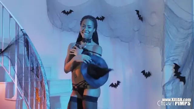 Kinky Kira Noir masturbates in her hot Halloween costume