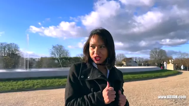 Christina 30 years old salesperson in Paris