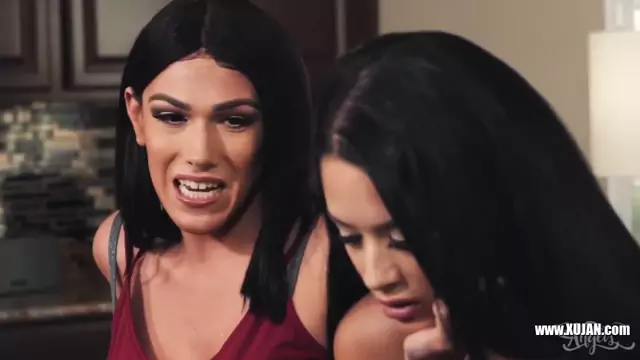 A gifted TS fucks Katrina Jade