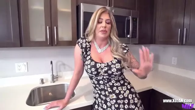 Gorgeous Step Mom Lolly Dames Gave Me A Boner