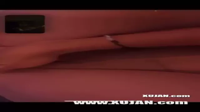 Amateur Colombian girl fingers pussy