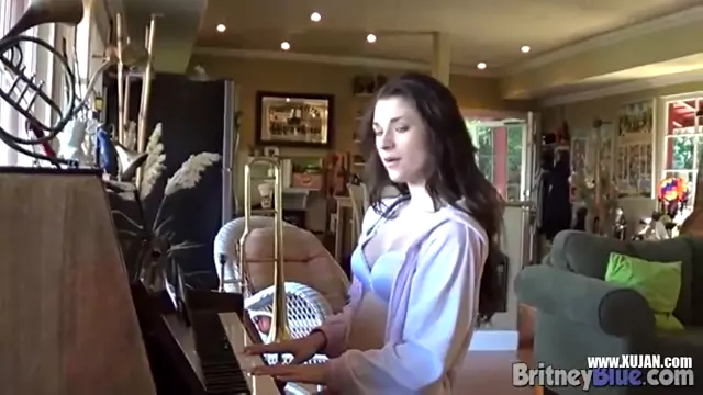 Solo brunette beautiful babe Britney blue