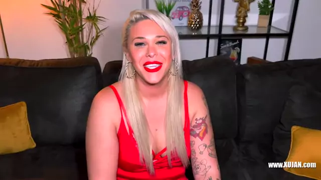 Alysha 26 dreamed of having two men at her feet