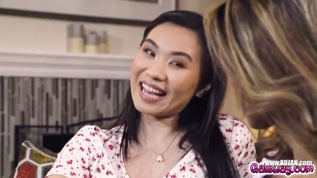 Kimmy takes Claras twat to the peak of pleasure