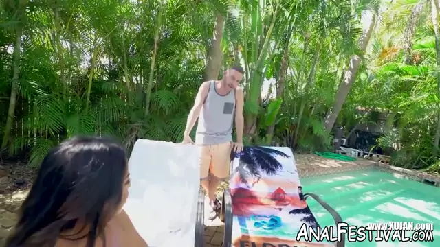 Big Titted Julianna Vega twerks while penetrated outdoors