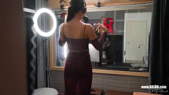Tgirl singer Daisy Taylor her ebony fan fucks in the studio