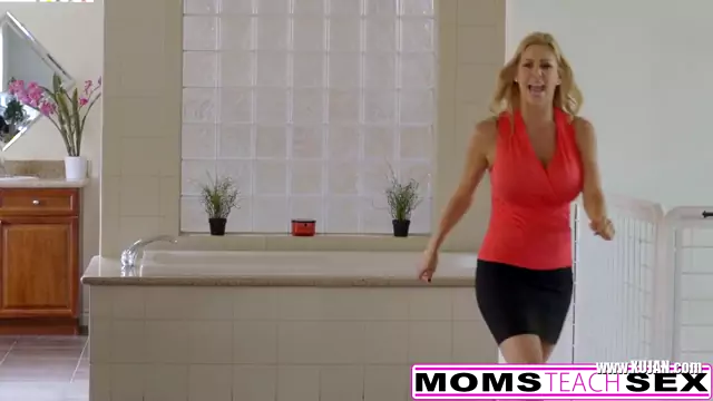 Angry mom squirts all over her Boyfriend daughter