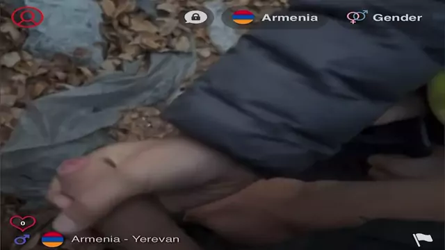 2 հայ գյոթ ժաժում են իրար դրսում