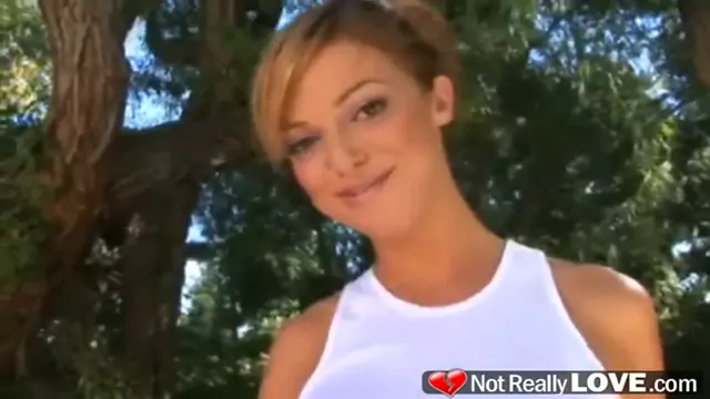 Jessi Summers jerks off hard cock