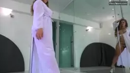 Massive babe Natasha Fank very acrobatic