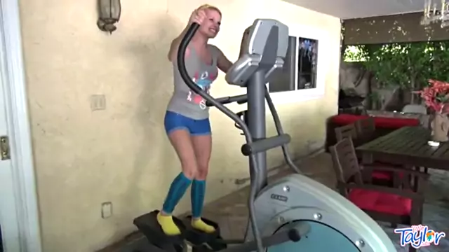 Little taylor masturbates