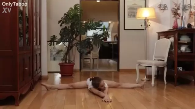 cute Nicole Murkovski loves naked stretching