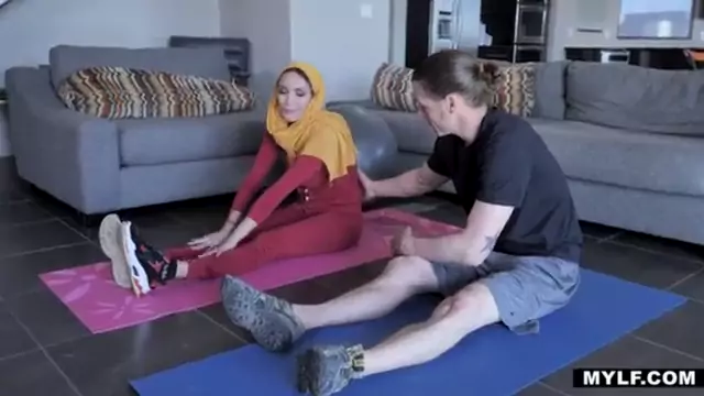 Hijabov seqsual milf Anisa Qeyty mets shlong gamaseghnerov