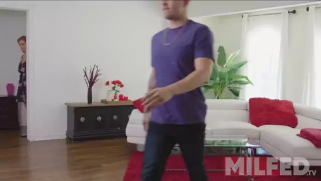 La MAMAacute de mi NOVIA pensoacute que Ella estaba TENIENDO SEXO en Realidad Virtual mdash MILFED