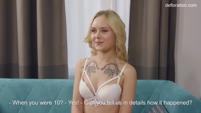 Tattooed blonde hottie Isabella Star opens up her tight wet snatch