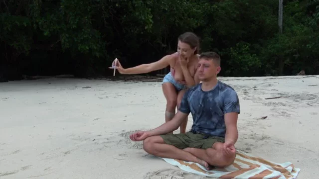 Meditation on the beach ended with deep blowjob and big cumshot