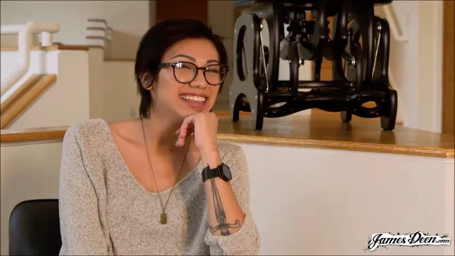 Aubrey Luna cums hard during intense pussylicking